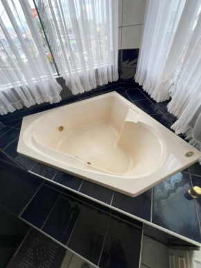 Suíte de luxo no centro com closet e hidromassagem